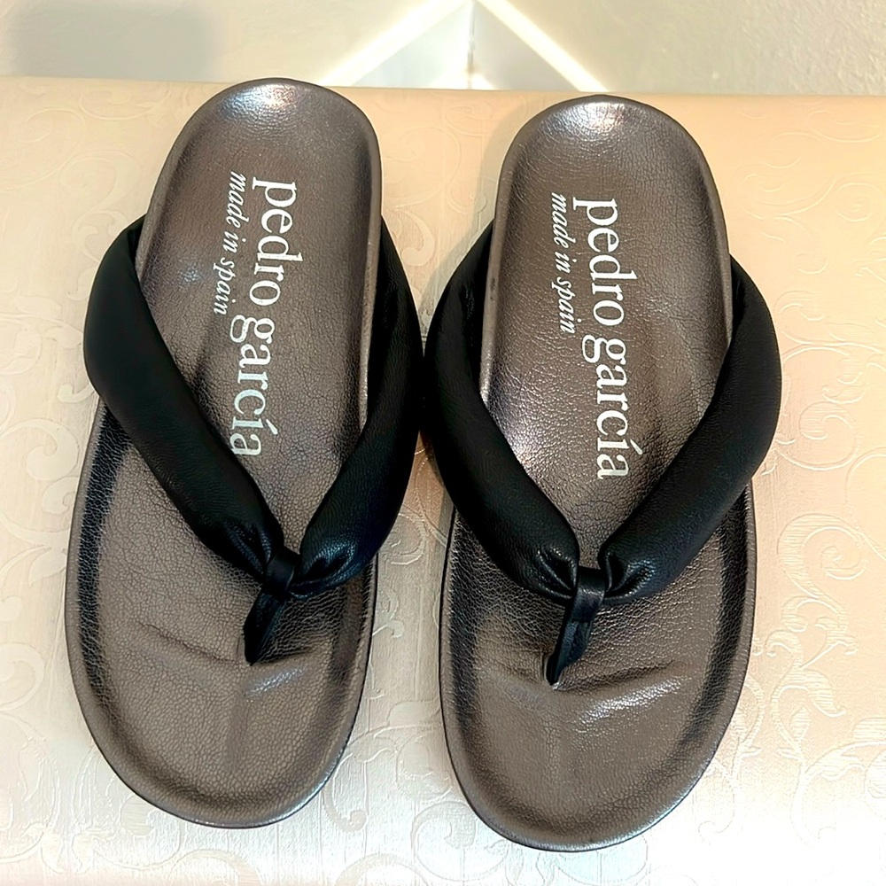 Pedro García Leather Flip Flops. Sz 6